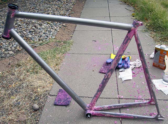 Очистка велосипедной рамы от краски