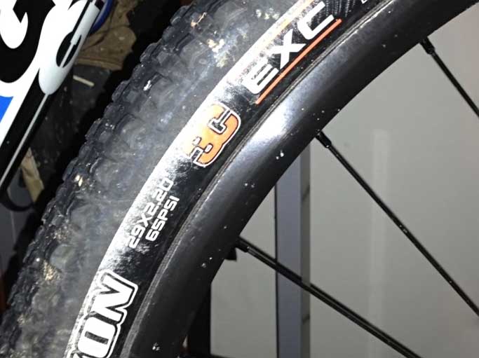 Надписи на велосипедной покрышке Maxxis Ikon EXO 2,2